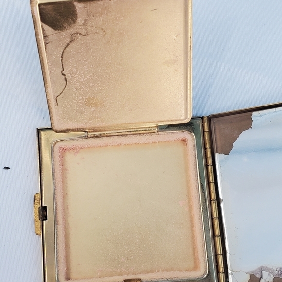 Volupte vintage needlepoint design square compact - Picture 8 of 12